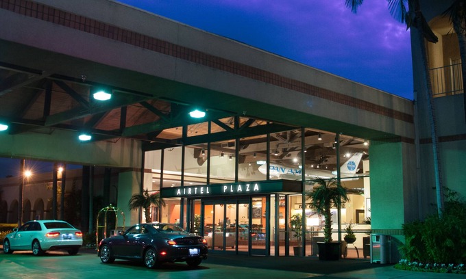 Lake Balboa Hotel | Airtel Plaza Hotel