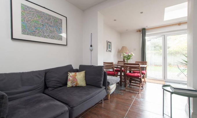 Hackney Apartment | Airy 1 Bedroom Apartment in Dalston
