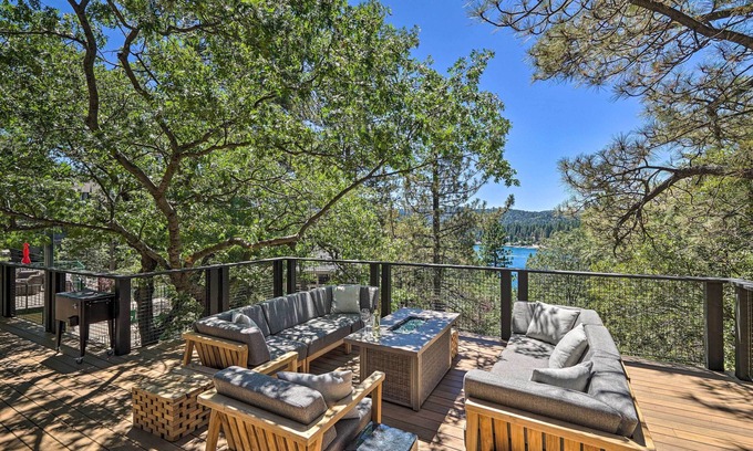 Lake Arrowhead Cabin | Airy Alpine Getaway w/Lake Arrowhead Views!
