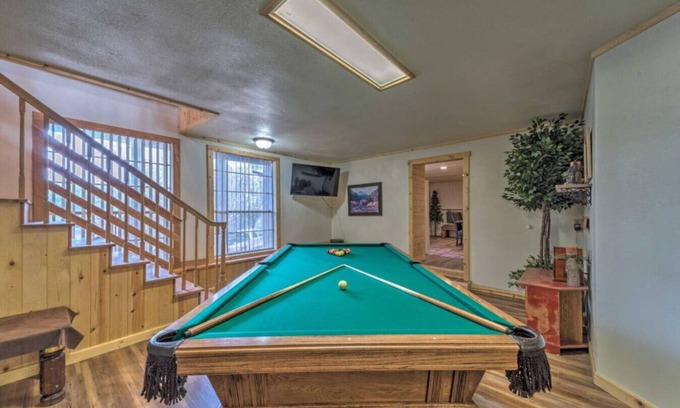 Alto Apartment | Airy Alto Escape w/Deck, Games & Views