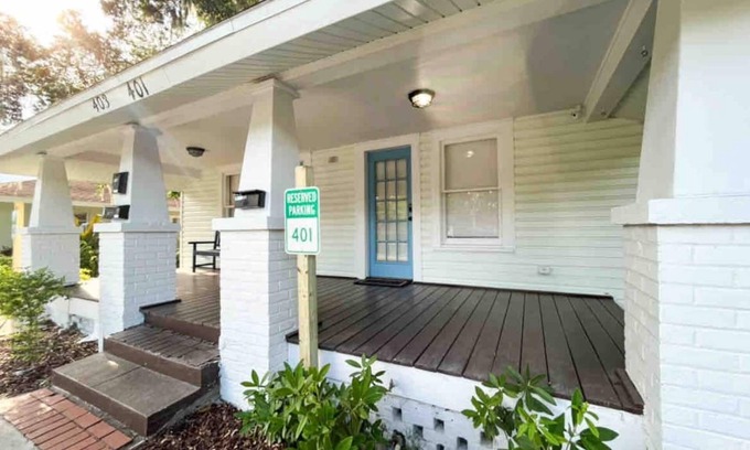 Dixieland Condo | Airy and spacious duplex, centrally located in Lakeland downtown