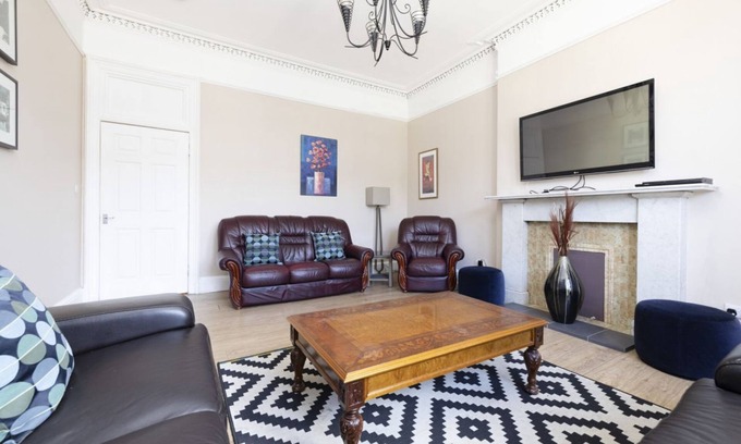 Leith Apartment | Airy Apartment Close to Leith Links Park