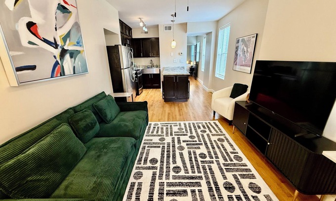 Richmond Apartment | Airy apartment close to EVERYTHING
