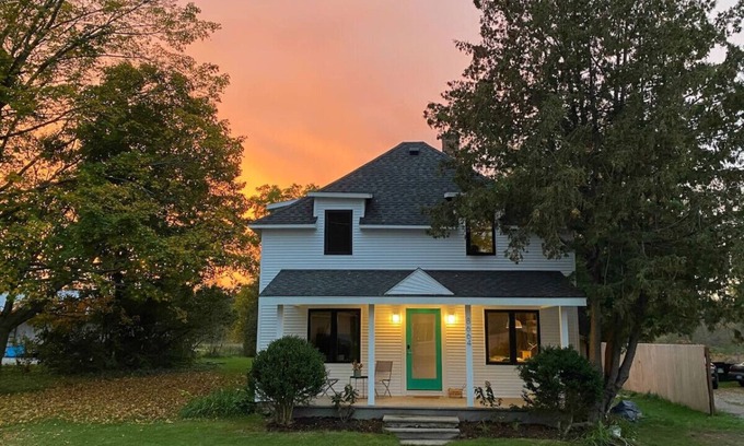 Maple City House | Airy Fake Rock Guesthouse in Leelanau County