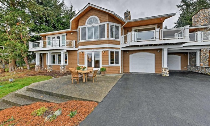 Anacortes Apartment | Airy Home Near Anacortes with San Juan de Fuca Views