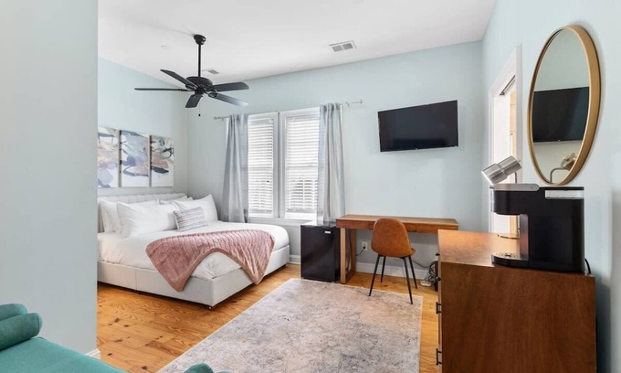 Westside Apartment | Airy & Light Filled Executive Rental Downtown
