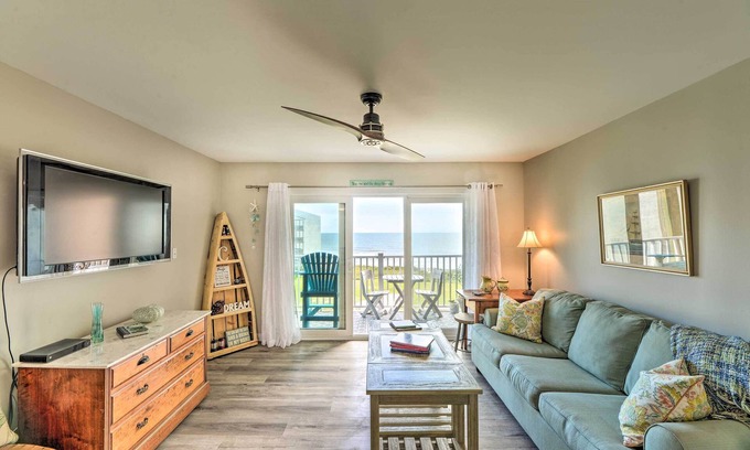 Sneads Ferry Condo | Airy Oceanfront Condo: Beach Views & Pool Access!