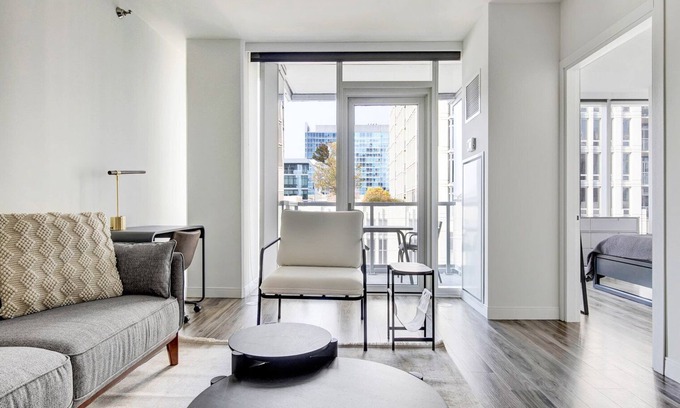 South Loop Apartment | Airy South Loop 1BR w/Lounge, Pool & Gym near Grant Park, by Blueground