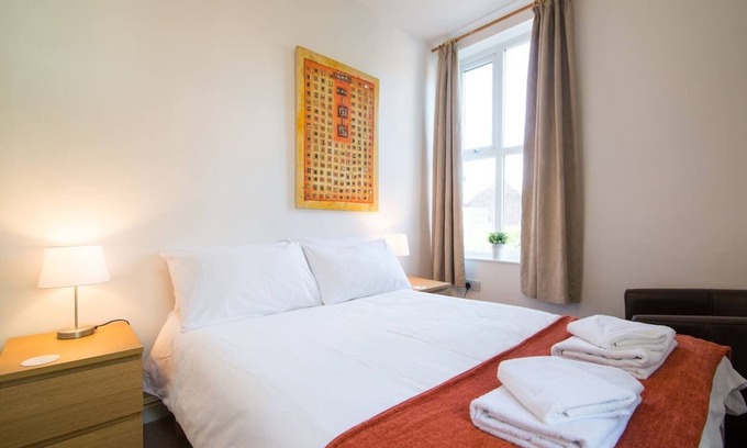 Didsbury Apartment | Airy Spacious Flat in the heart of Cosmopolitan West Didsbury