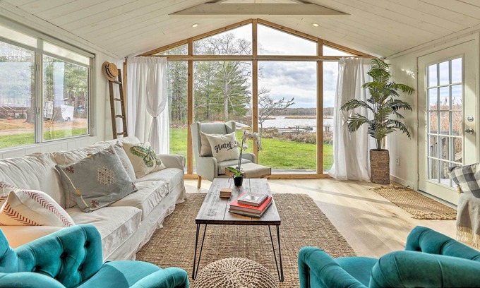 Circleville House | Airy Waterfront Escape with Dock & Grill!