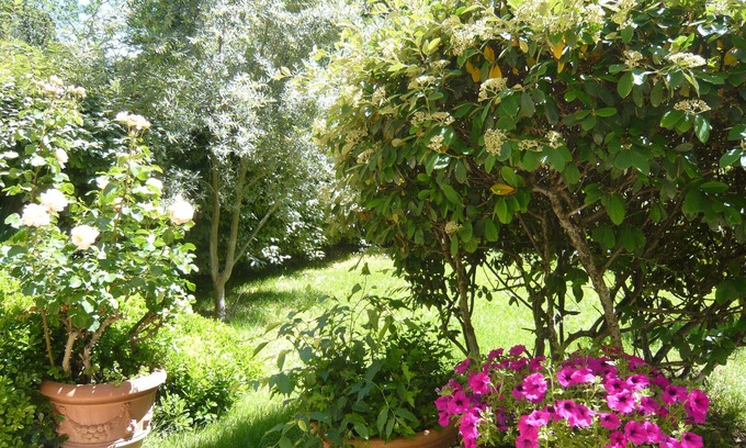 Est Apartment | AIX EN PROVENCE. BEAUTIFUL PRIVATE GARDEN APARTMENT IN LUXURY RESIDENCE WITH SWIMMING POOL
