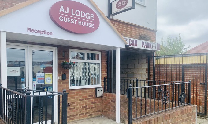 Slough Bed & Breakfast | AJ Lodge