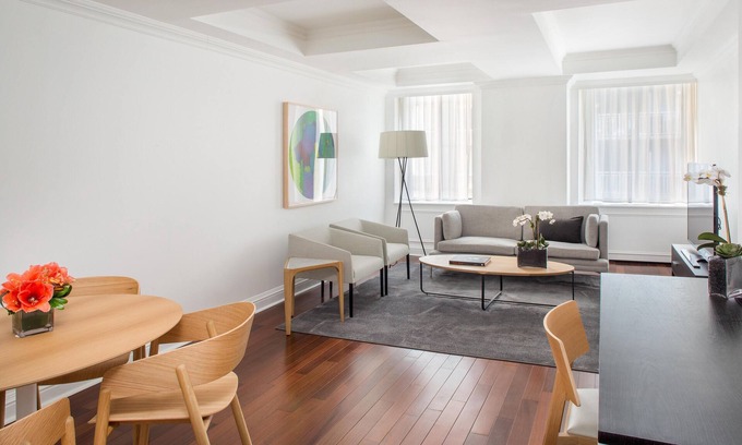 Sutton Place Hotel | AKA Residences Newly Renovated Suite w/Kitchen & WiFi - Access to Gym & Pool