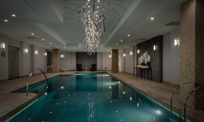 Sutton Place House | AKA Residences Sprawling Deluxe Suite w/WiFi and Access to Pool & Gym