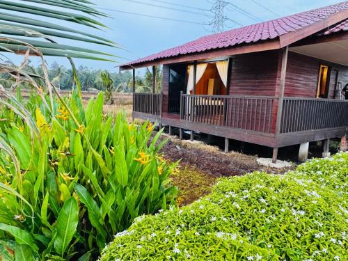 Tanjung Karang Ski Chalet | Akira Laman Padi Tg Karang