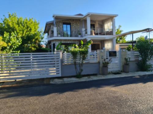 Nea Mesagkala House | Akis house