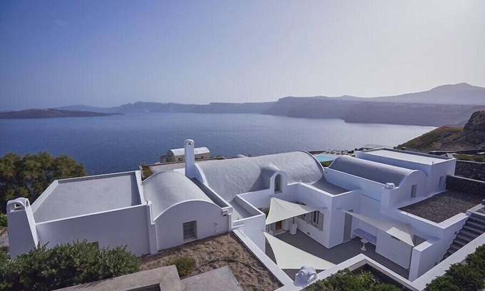 Akrotiri Villa | Akrotiri Private Residence | Caldera View Luxury Retreat