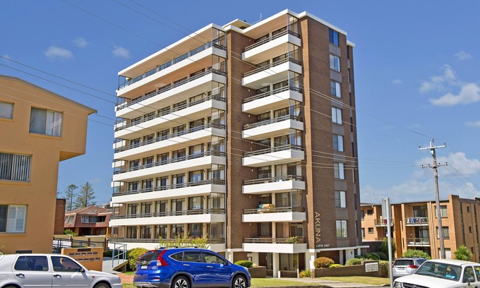 Port Macquarie Apartment | Akuna 18 - Coastal comfort with 6th-floor views just steps to the sand