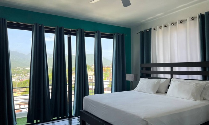 Beverly Hills House | Akwaaba Rooftop