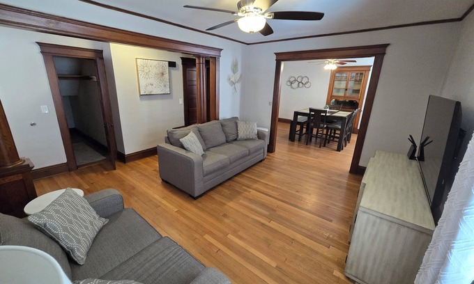 Hartford Apartment | Al's 2-bedroom apartment in Hartford