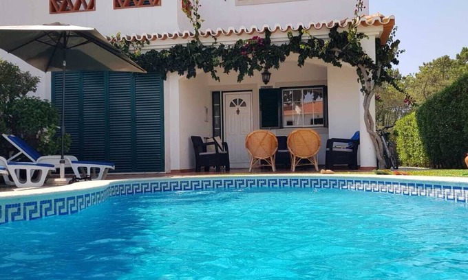 Retur House | AL41689 Lovely 5 Bed 3 Bath House With Pool Within Walking Distance of Beach.