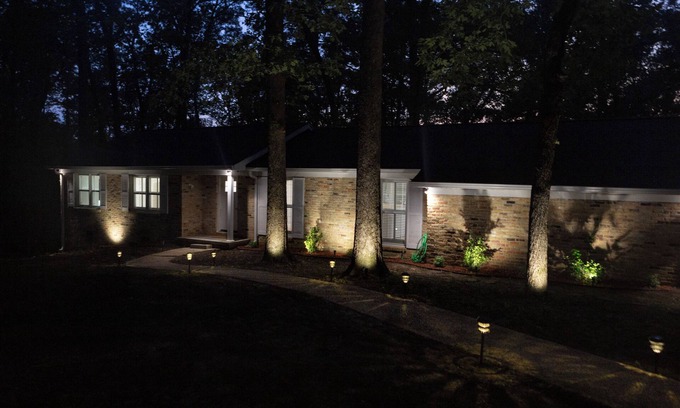 Northport House | Alabama University Events, 5 bdrm Home by Lake, sleeps 14, 5 mil to Bryant/Denny