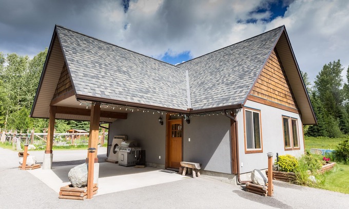 Rossland Cabin | Aladar's Cabin is 2 Minutes Drive to Red Resort