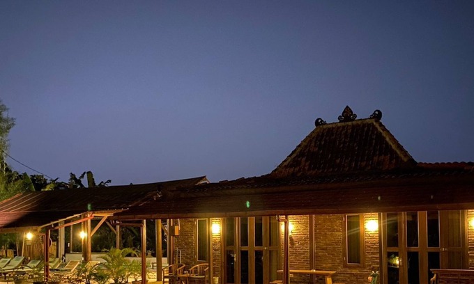 Sleman House | Alamanda Family Villas & Pool
