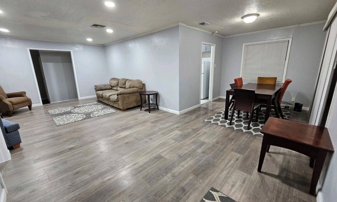 Willshire Terrace House | Alamo Height Home near Broadway & Downtown, Pet Friendly.