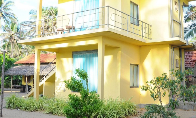 Norochcholai Hotel | Alankuda Dolphin Village Hotel