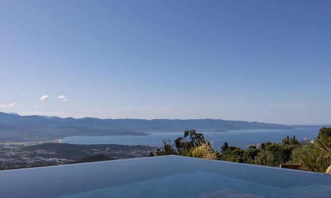 Alata Villa | ALAV13AC Located in the village of Alata, overlooking the bay of Ajaccio 6bedrooms