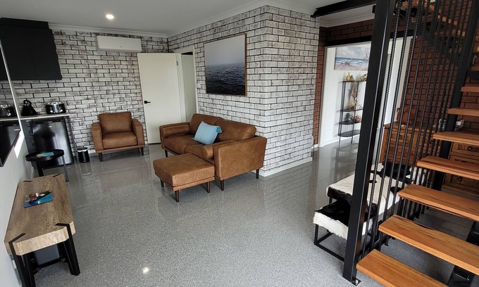 Mira Mar House | Albany Hillview. Views of ocean, harbour and range