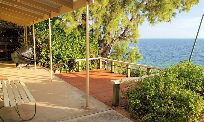 Muloowurtie Hotel | Albarino, Black Point