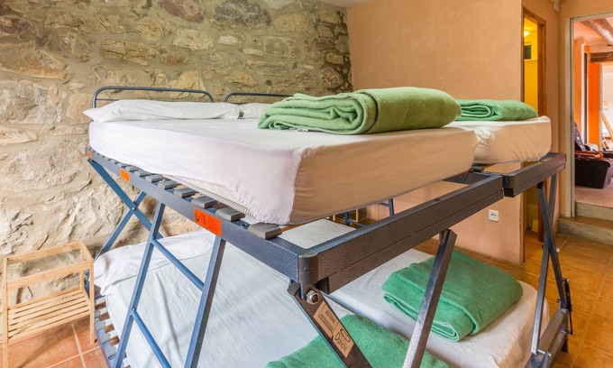 Salas de Pallars Apartment | Alberg La Solana - B12 - Habitación Cuádruple - 2 Literas Extensibles (4 Adultos)