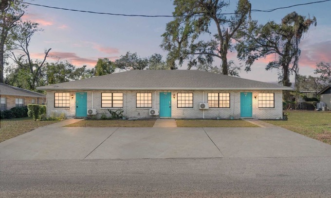 Brandon Condo | Albert's Abode - 1bed 1bath Apartment in Prime Brandon Location