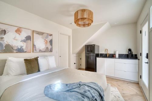Alberta Arts District Hotel | Alberta Arts District Hideaway- Stylish Studio