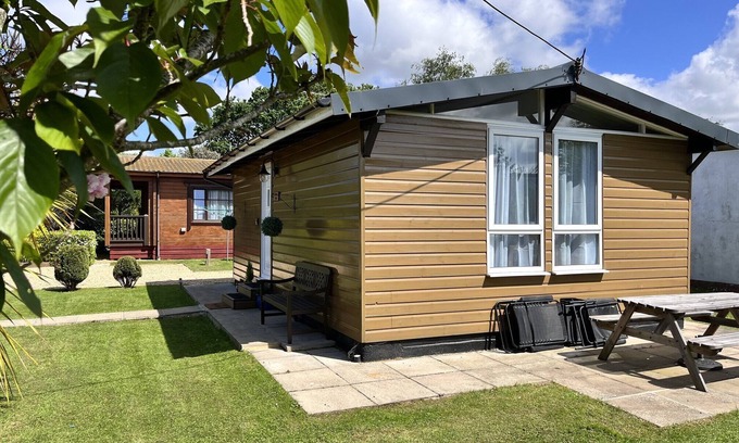 Heacham Cabin | Alberta Lodge, Cedar Springs, Heacham. Just a few minutes walk to the beach.