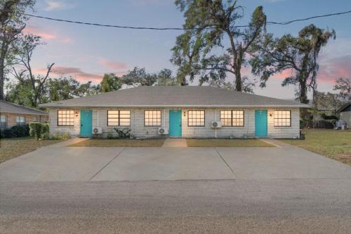 Brandon House | Alberts Abode Prime Brandon location Walkable