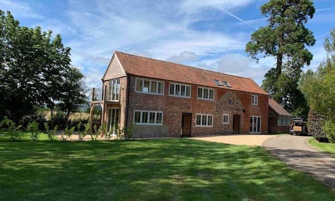 Oldbury-on-Severn Apartment | Albion Barn “Sunset View”