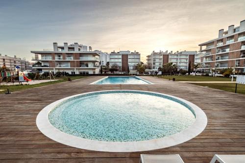 Correeira Apartment | Albufeira Green Dream – Pool, Balcony & BBQ