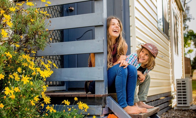 Lavington Cabin | Albury Gardens Tourist Park