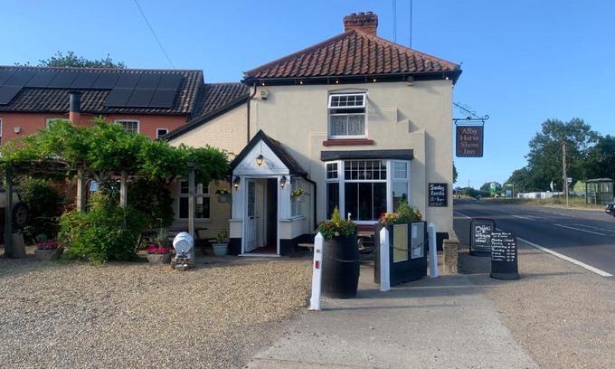 Aldborough Hotel | Alby horseshoes inn