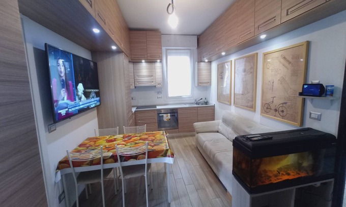 San Faustino-Madonnina-Quattroville Apartment | Alcova Nicolo Biondo.Apartment in quiet area adjacent to Ferrari Park
