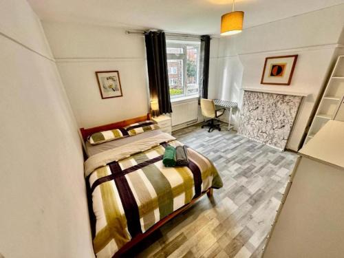 Whitechapel House | Aldgate East Rooms R2