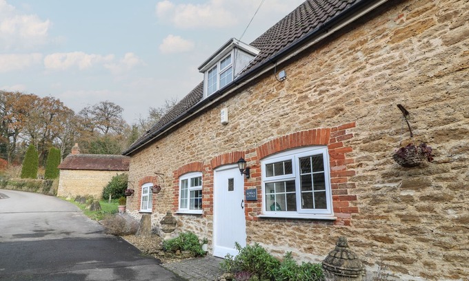 Shoscombe Cottage | ALDRICH COTTAGE, family friendly, with a garden in Radstock