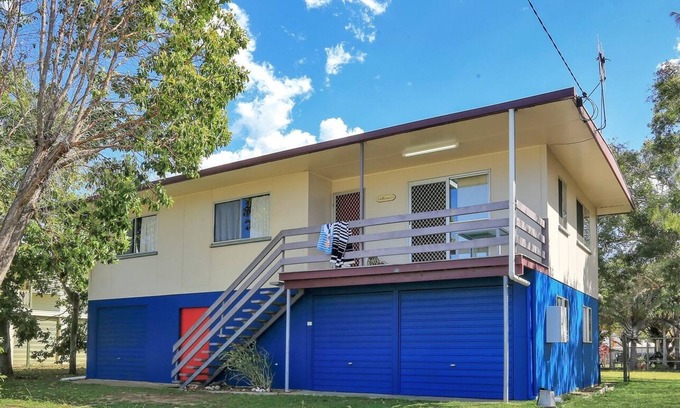 Woodgate House | 'Aleron' One street from the Beach