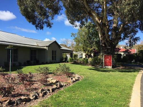 Penola Hotel | Alexander Cameron Suites