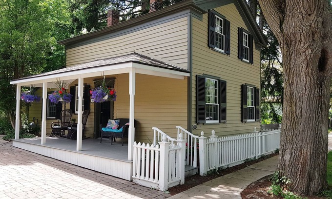 Old Town Historic District House | Alexander Mckee House - Best location in Old Town!