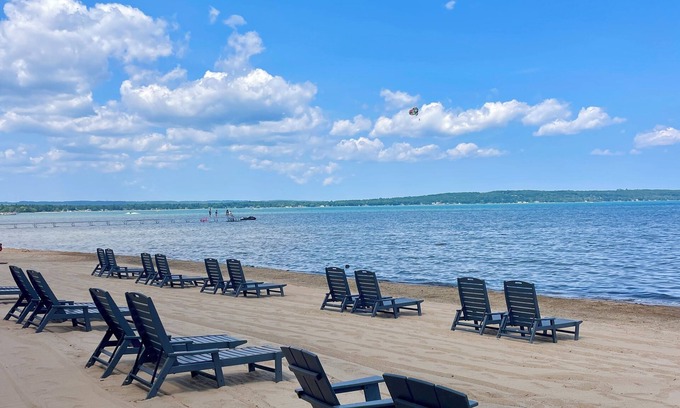 Traverse City Hotel | Alexandra Inn