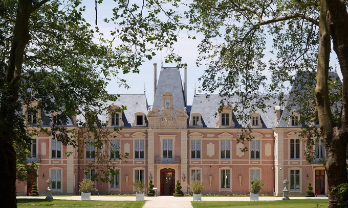 Mazieres-en-Gatine Hotel | Alexandra Palace - La Maison Younan